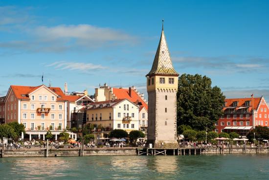 Top 10 des lieux à Friedrichshafen | Charte des autocars | Location de bus
